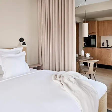 Aura Aparthotel *